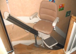 gtl_ktl_3 gerader Sitzlift auf Kurventreppe 3